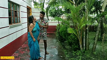 Indian Sizzling Aunty Outdoor Romp at Rainy Day! Hard-core Romp