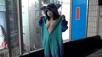 A lady running away from home wearing gurumi becomes a real onapet for the motel fee!